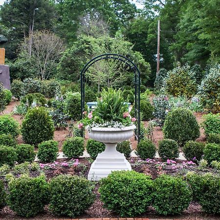 The Duke Mansion Bed & Breakfast Шарлът Екстериор снимка