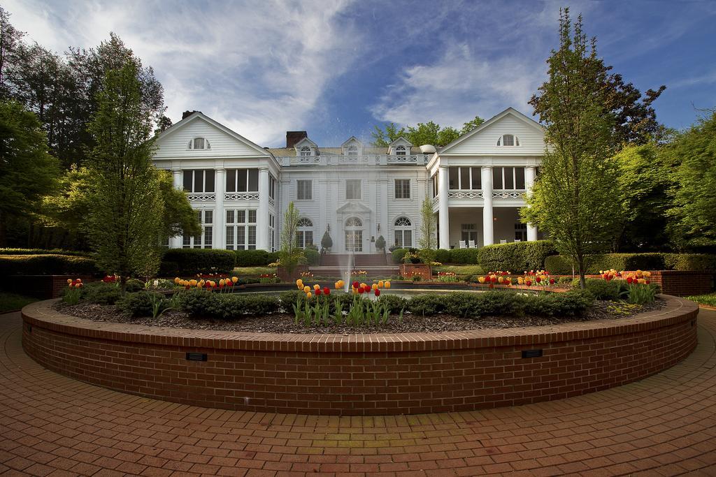 The Duke Mansion Bed & Breakfast Шарлът Екстериор снимка