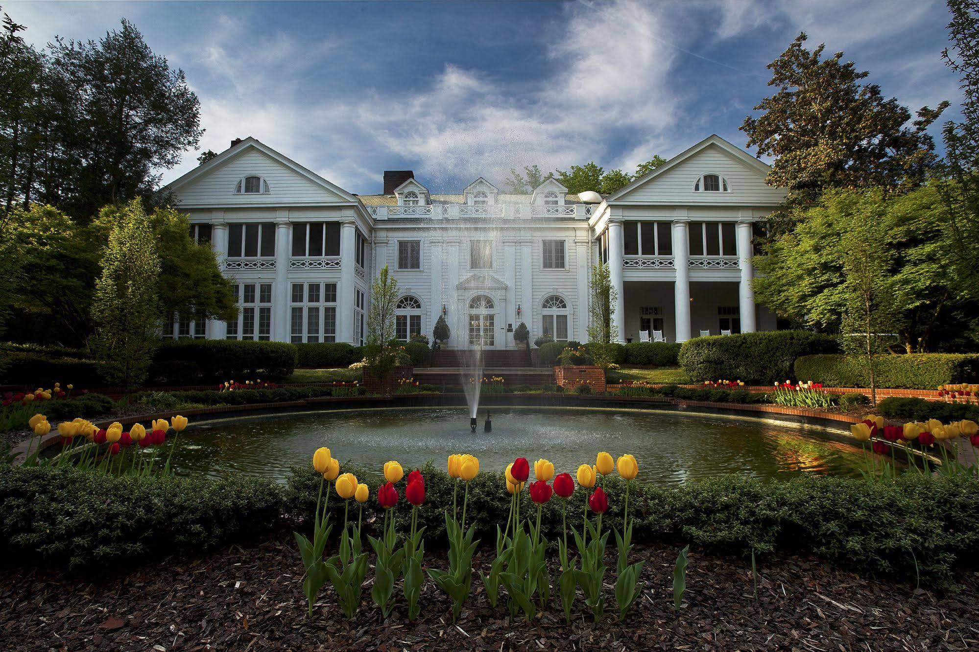 The Duke Mansion Bed & Breakfast Шарлът Екстериор снимка