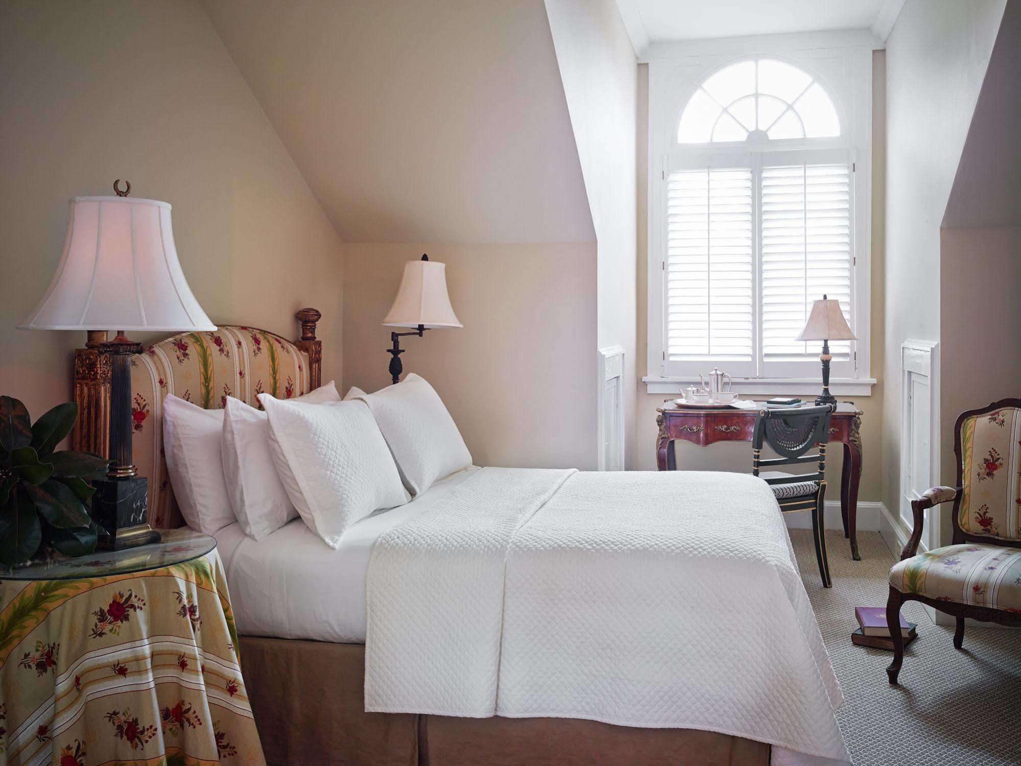 The Duke Mansion Bed & Breakfast Шарлът Екстериор снимка