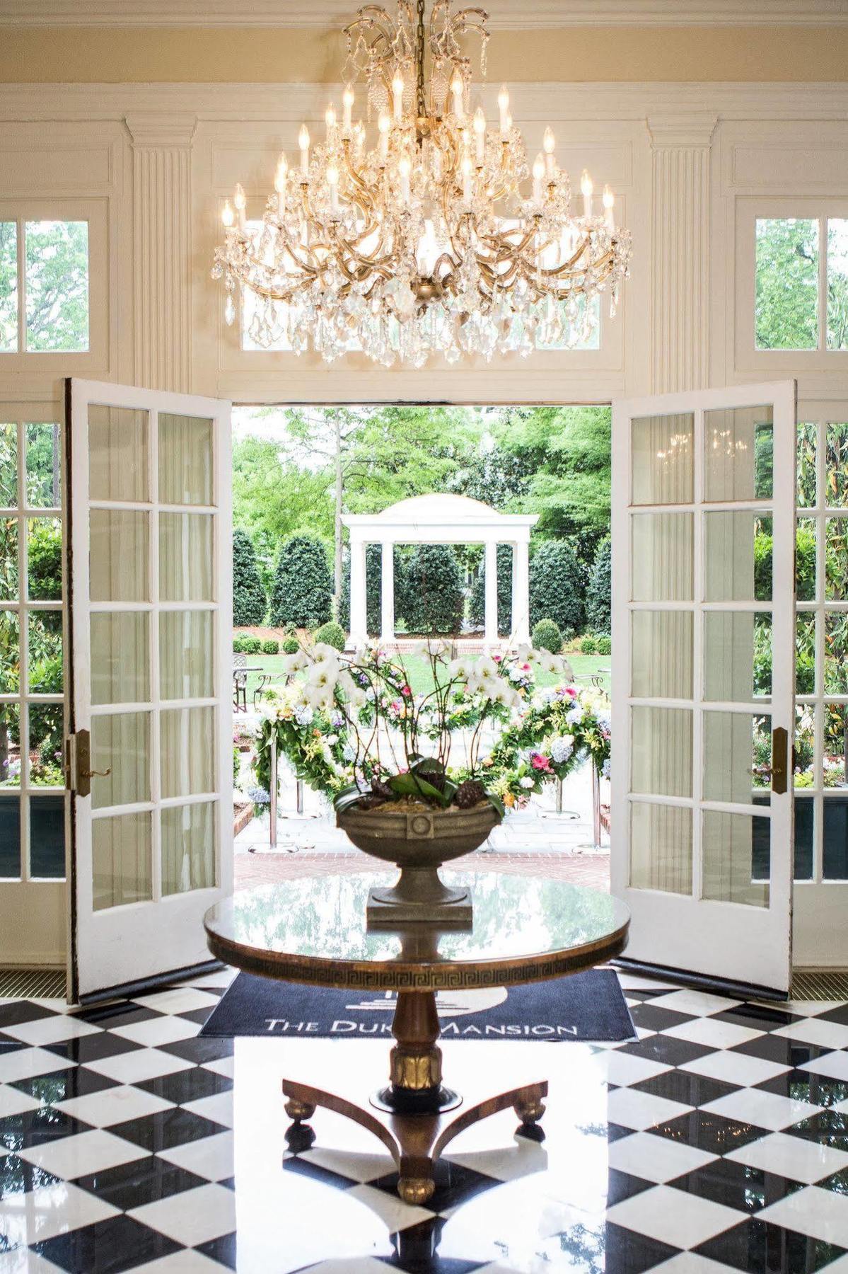 The Duke Mansion Bed & Breakfast Шарлът Екстериор снимка
