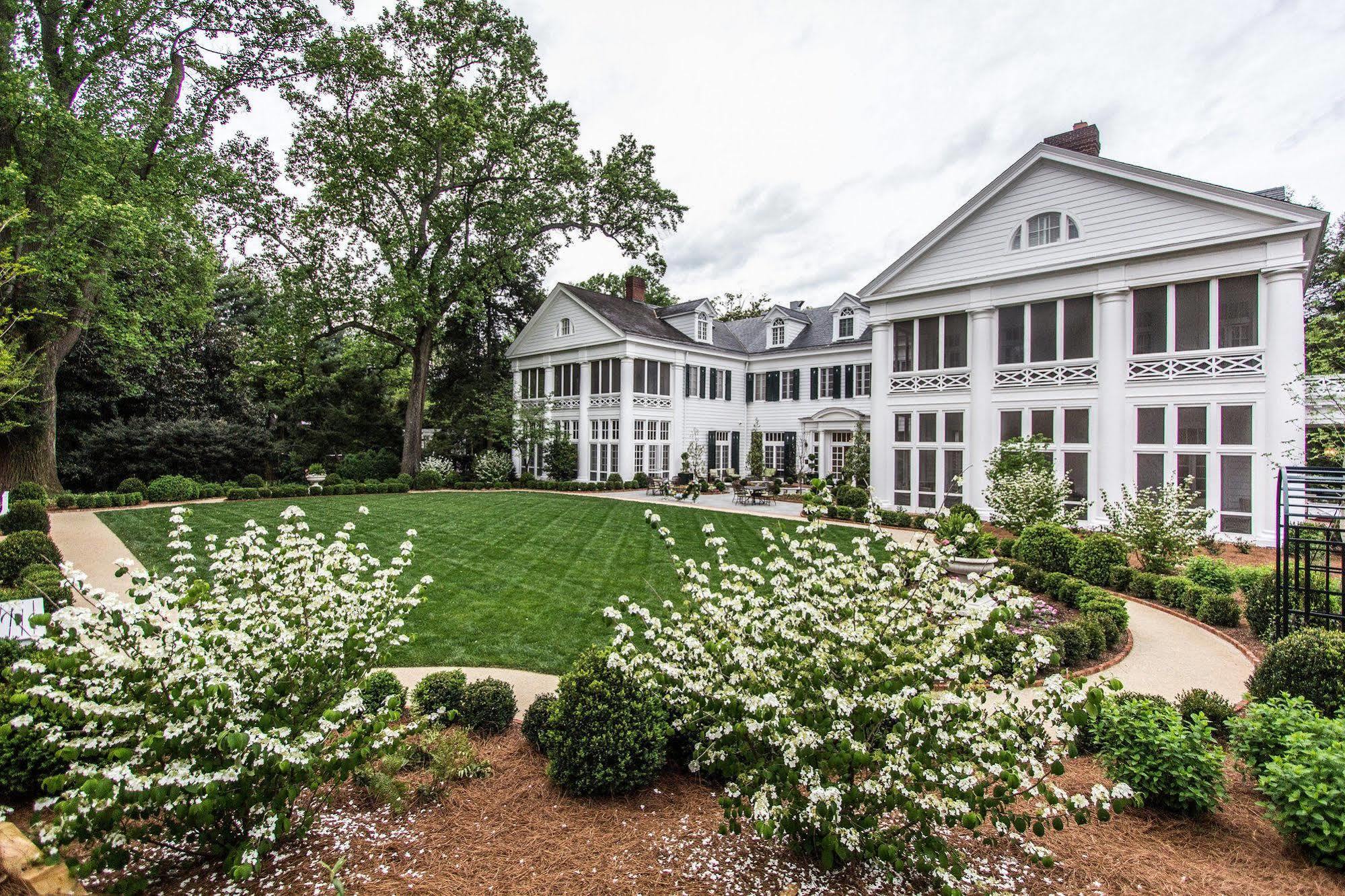 The Duke Mansion Bed & Breakfast Шарлът Екстериор снимка