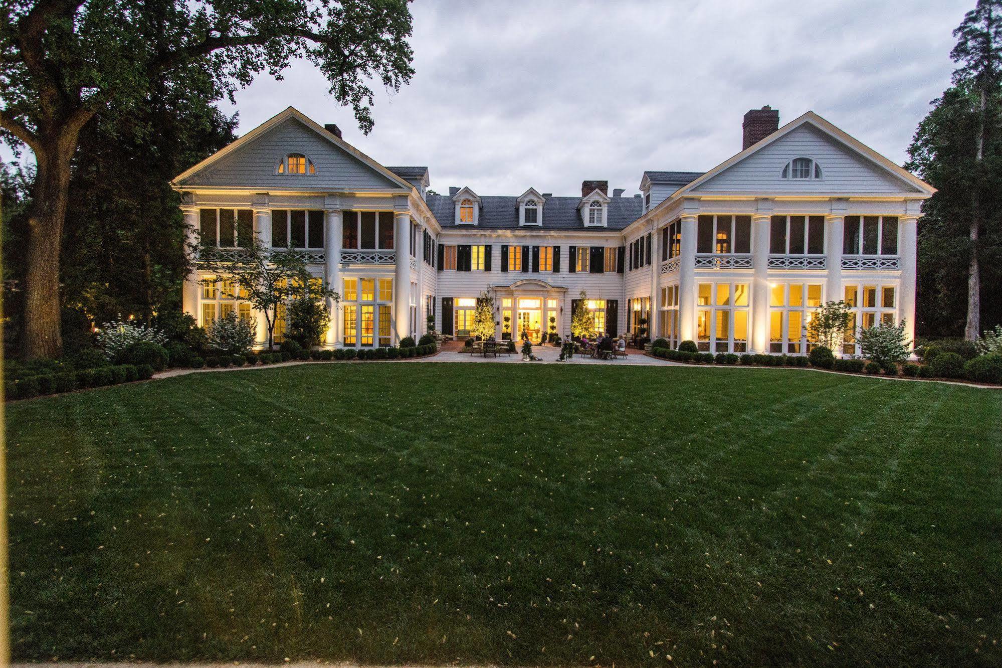 The Duke Mansion Bed & Breakfast Шарлът Екстериор снимка